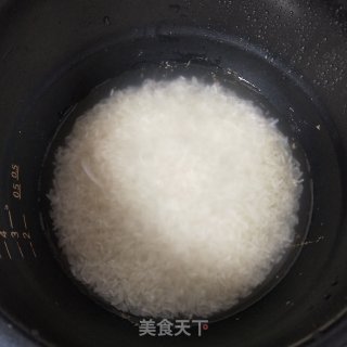 电饭锅豆角焖饭的做法步骤：1