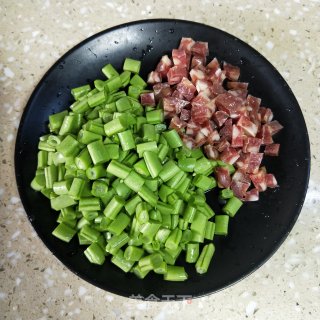 电饭锅豆角焖饭的做法步骤：3