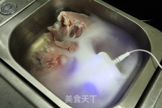 电饭煲炖肘子的做法步骤：2