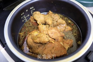 电饭煲炖肘子的做法步骤：7
