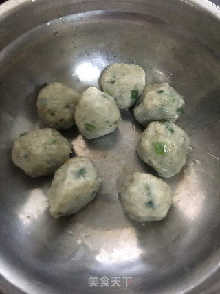 菜心梗鱼丸汤的做法步骤：3