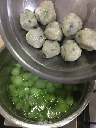 菜心梗鱼丸汤的做法步骤：5
