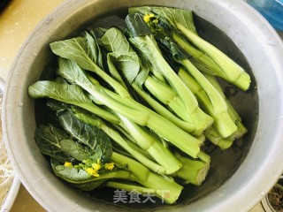 蒜头油生抽淋芥兰的做法步骤：1