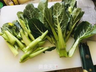 蒜头油生抽淋芥兰的做法步骤：2
