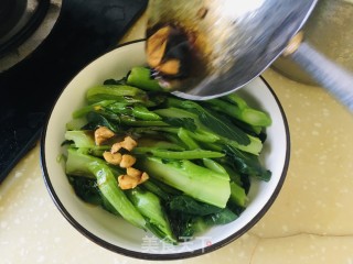 蒜头油生抽淋芥兰的做法步骤：6