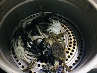 清蒸河蟹的做法步骤：3