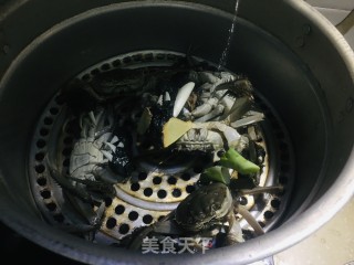 清蒸河蟹的做法步骤：5