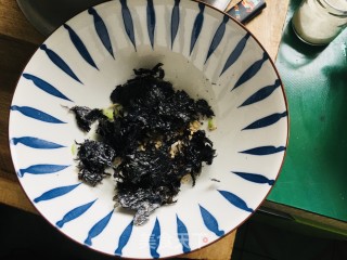 紫菜蛋花汤的做法步骤：2