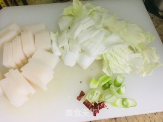 土豆恶炒白菜的做法步骤：2