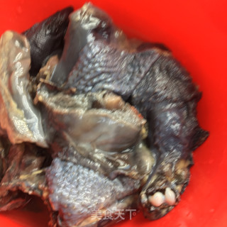 板栗虫草花煲乌鸡的做法步骤：1