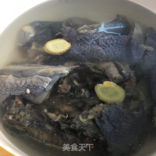 板栗虫草花煲乌鸡的做法步骤：4