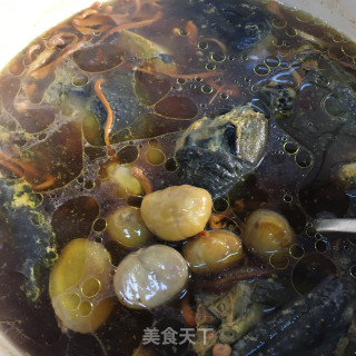 板栗虫草花煲乌鸡的做法步骤：6