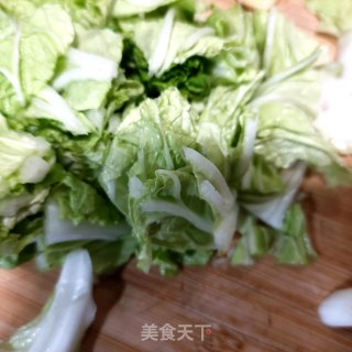 “炖菜”大肠白菜炖萝卜丸子的做法步骤：2