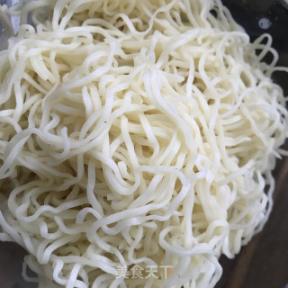 青菜炒细面的做法步骤：1