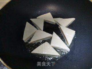 韭菜煎豆腐的做法步骤：1
