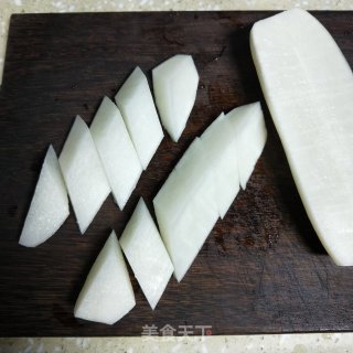鸭腿肉炖萝卜的做法步骤：1