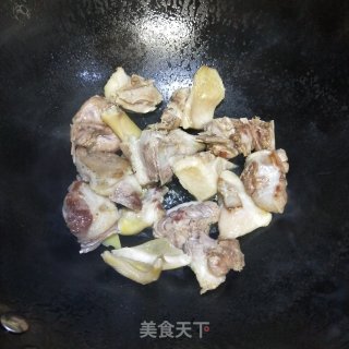 鸭腿肉炖萝卜的做法步骤：5