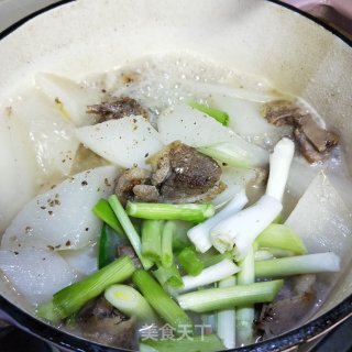 鸭腿肉炖萝卜的做法步骤：9