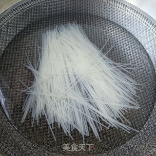 塔菜肥肠煮米粉的做法步骤：2