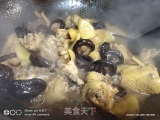 香菇炖鸡的做法步骤：6