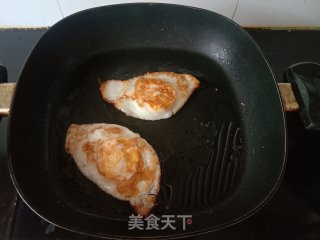 荷包蛋鲫鱼萝卜汤的做法步骤：2