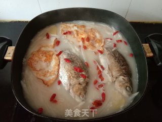 荷包蛋鲫鱼萝卜汤的做法步骤：10