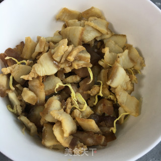 油渣炒青椒土豆片的做法步骤：5