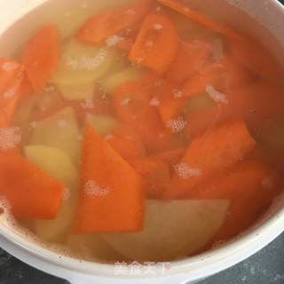 油渣炒青椒土豆片的做法步骤：6
