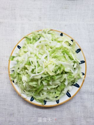 家常美味包菜肉末炒粉条的做法步骤：4