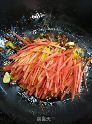 家常美味包菜肉末炒粉条的做法步骤：9