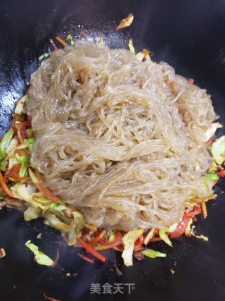 家常美味包菜肉末炒粉条的做法步骤：11