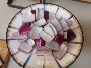 洋葱炒土豆片的做法步骤：1