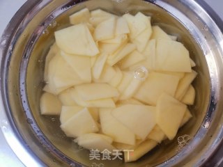 洋葱炒土豆片的做法步骤：2