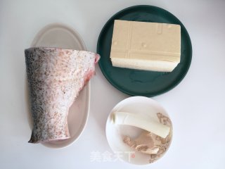 豆腐炖鱼的做法步骤：1