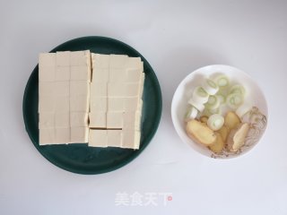 豆腐炖鱼的做法步骤：2