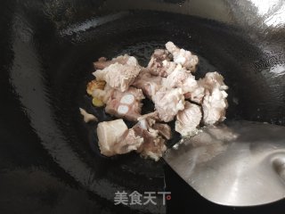 排骨烧胡萝卜的做法步骤：8