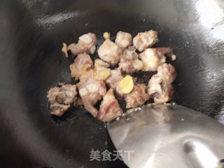 排骨烧胡萝卜的做法步骤：9