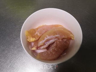 香煎鸡胸肉的做法步骤：1