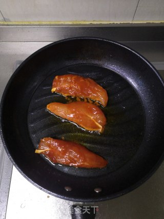 香煎鸡胸肉的做法步骤：4
