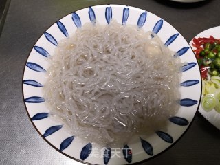 酸菜肉末粉条的做法步骤：1
