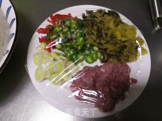 酸菜肉末粉条的做法步骤：2