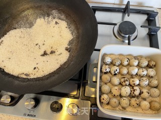 盐焗鹌鹑蛋的做法步骤：3