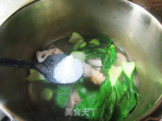 青菜莲藕龙骨汤的做法步骤：10