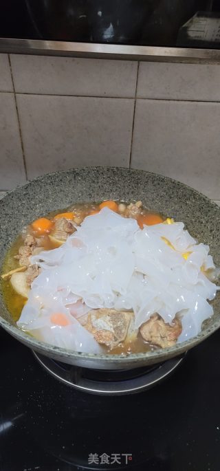 猪骨玉米胡萝卜炖粉皮的做法步骤：12