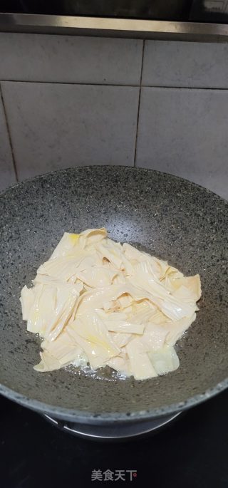 豆瓣酱烧腐竹的做法步骤：5