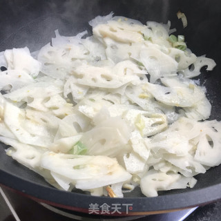 醋溜莲藕片的做法步骤：5
