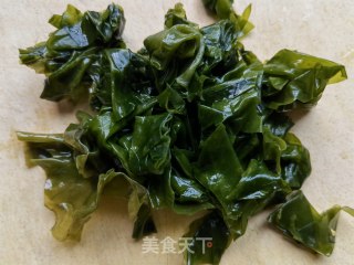 小海带豆芽豆腐炖粉条的做法步骤：1
