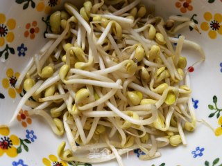 小海带豆芽豆腐炖粉条的做法步骤：3
