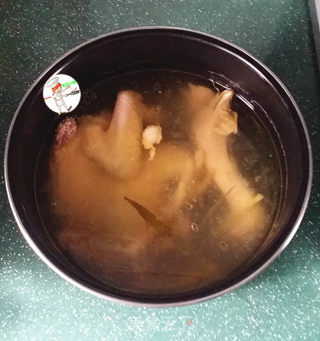 木耳炖鸡汤的做法步骤：6