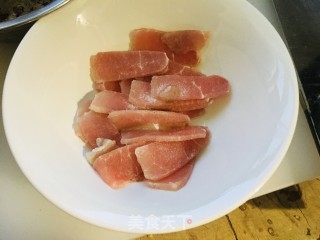芥菜肉丝汤的做法步骤：2